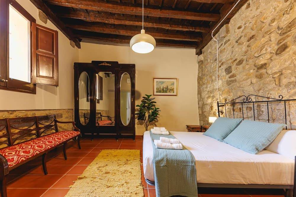 Entire apartment, Girona 1593 - Holiday Apartment Rental in Girona | Bravissimo in Girona, Gironès