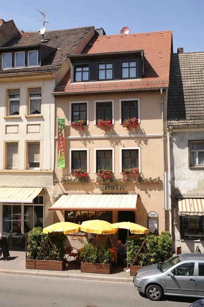 Hotel, mit Terrasse