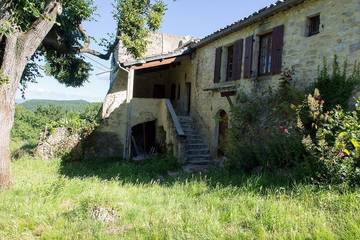 Gîte pour 4 personnes, avec vue ainsi que jardin et balcon à Montjoyer