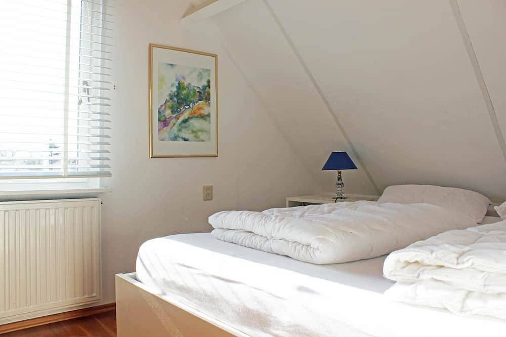 Exclusives Ferienhaus mit Wintergarten, Wlan frei, Grillecke, Liegen u.Gartenst. in Renesse Strand, Renesse