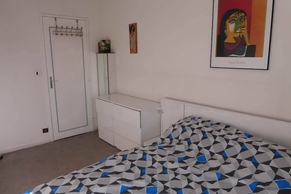 Ganze Wohnung, Golfe Juan, 150 m vom Strand entfernt, F2, hell, 43m2, Balkon 14m2, Meerblick + Garage in Golfe-Juan, Vallauris