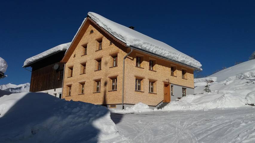 Ferienhaus für 22 Personen, mit Terrasse und Garten in Raggal