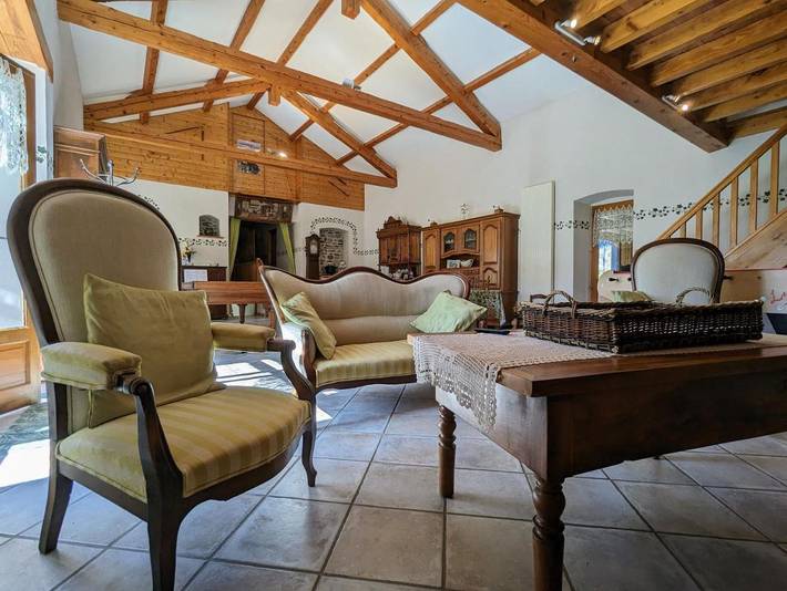 Location de vacances pour 6 personnes, avec terrasse et piscine ainsi que jardin et vue à Retournac - 4