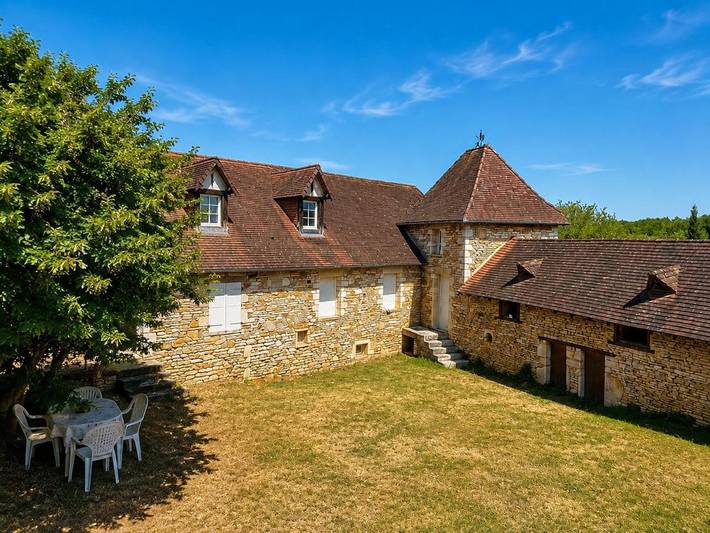 Location de vacances pour 11 personnes, avec Balcon et Jacuzzi ainsi que Terrasse et Jardin à Sainte-Eulalie-d'Ans