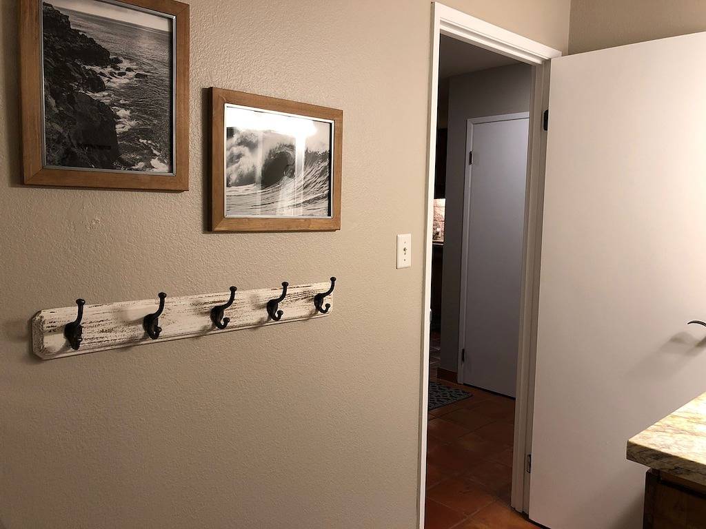 Ganze Wohnung, Direct Beachfront w / Superior Views. Kürzlich renoviert, neue Klimaanlage, Schlafmöglichkeiten für 6. in Maalaea, West Maui