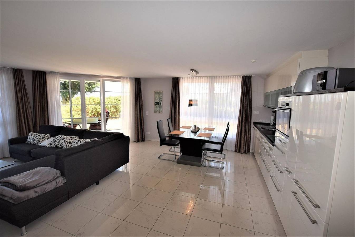 Ganze Wohnung, Große moderne Ferienwohnung direkt am weißen Sandstrand von Hohwacht. in Hohwacht Strand, Hohwacht