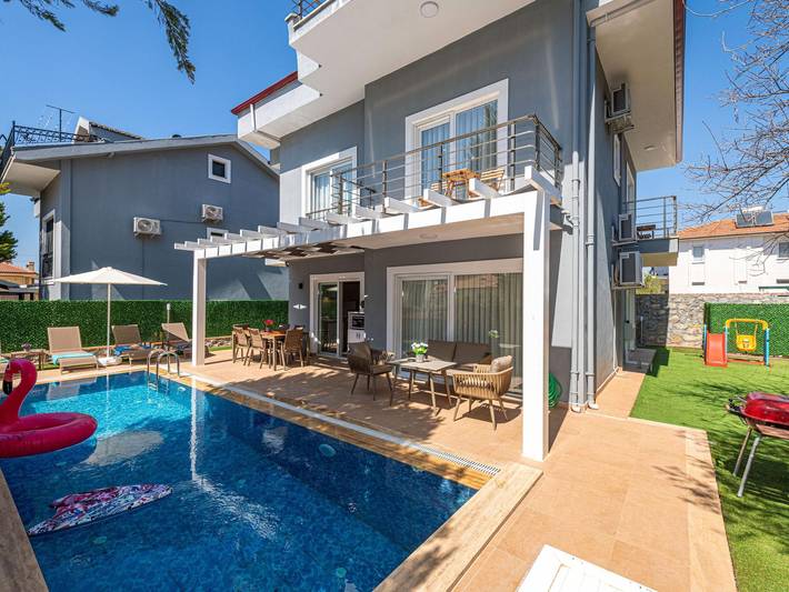 Ferienhaus für 9 Personen, mit Pool und Garten sowie Balkon und Whirlpool - 1