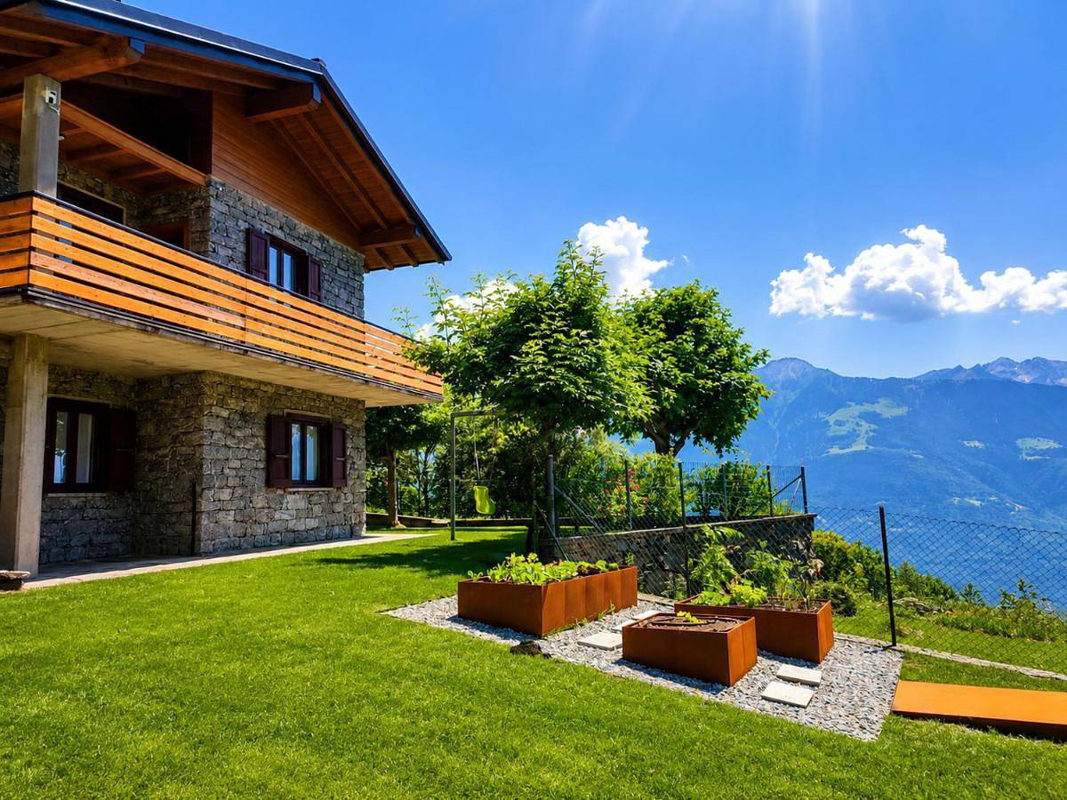 Skywood Chalet, Panoramic Mountain and Lake Views in Mello, Alpes de la Bernina