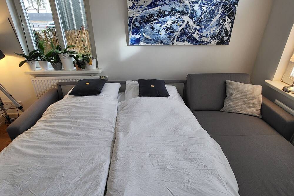 Ganze Wohnung, Ferienwohnung mit Anschluss an Stadien / Innenstadt - Ferienwohnung mit in Pinneberg, Kreis Pinneberg