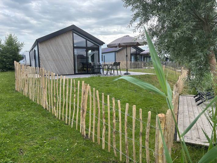 Chalet für 4 Personen, mit Terrasse und Garten sowie Seeblick und Ausblick in den Niederlande - 2