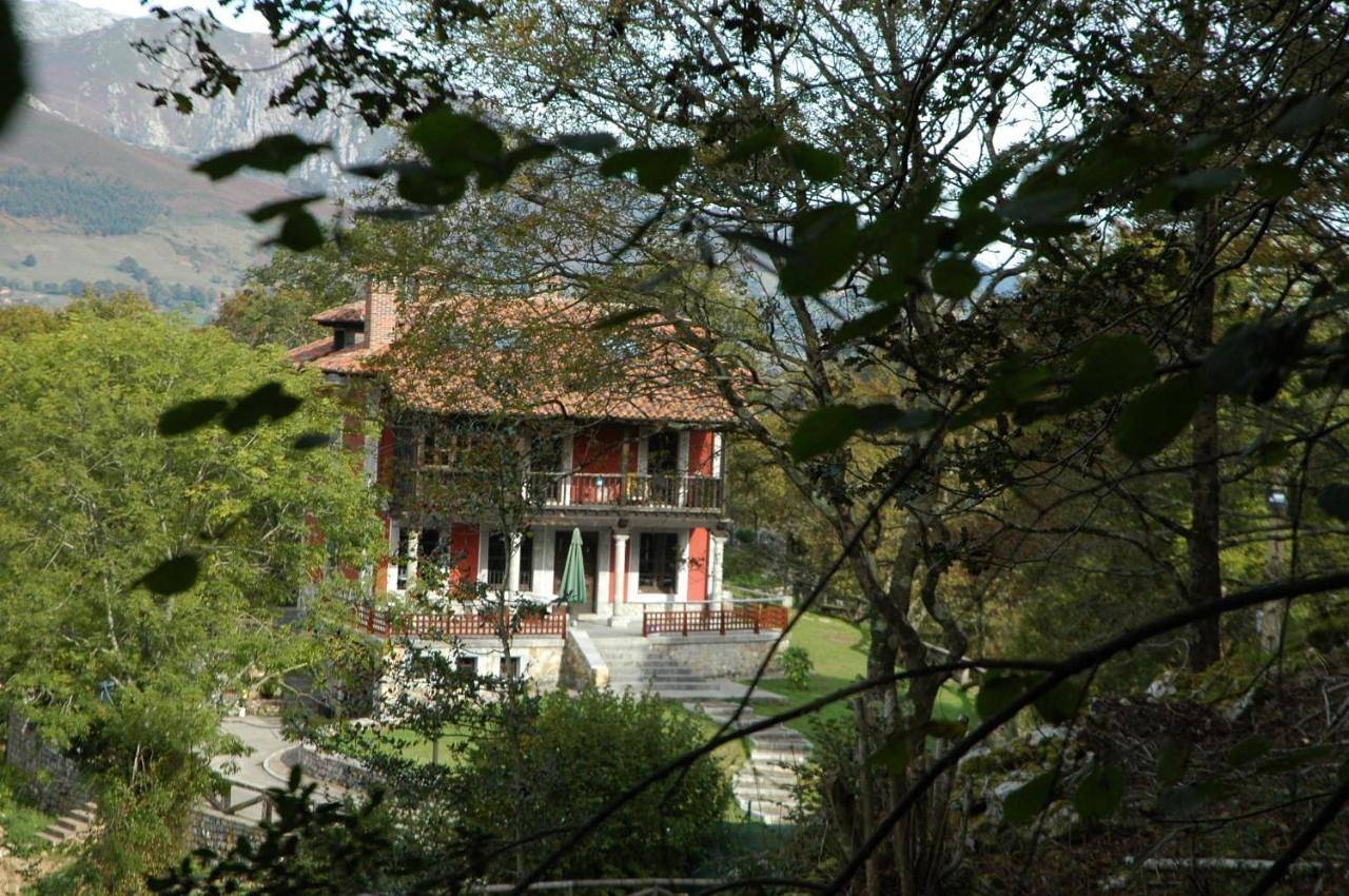 Casa Escuela de Torín - La Casona de Torin in Villamayor (Piloña), Piloña