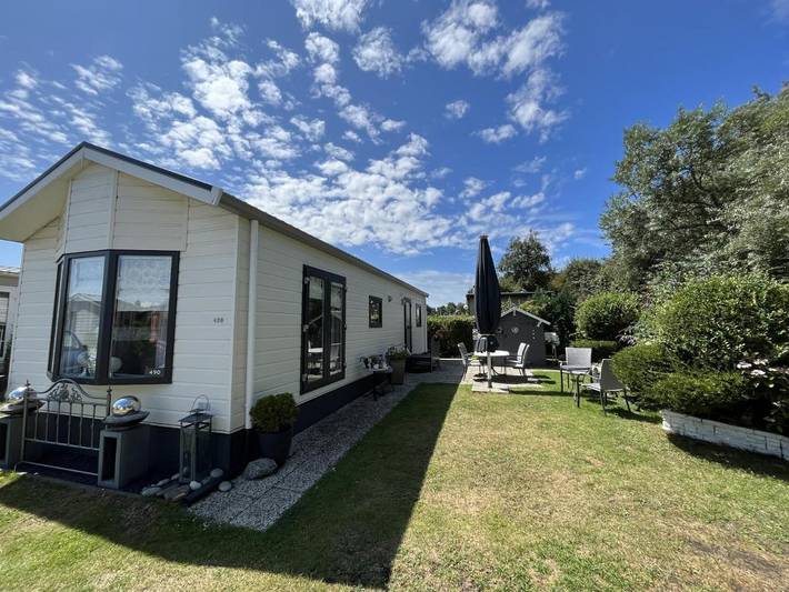 Chalet für 4 Personen, mit Terrasse und Garten in Vrouwenpolder