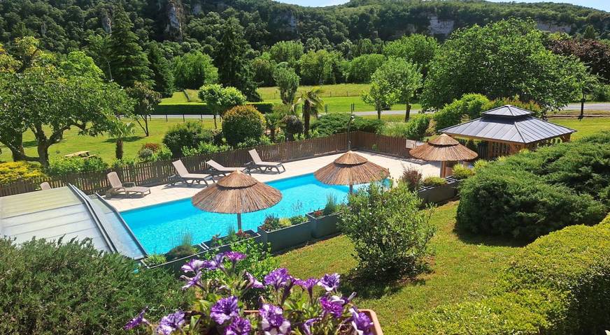 Chambre d’hôte pour 2 personnes, avec jardin ainsi que jacuzzi et piscine