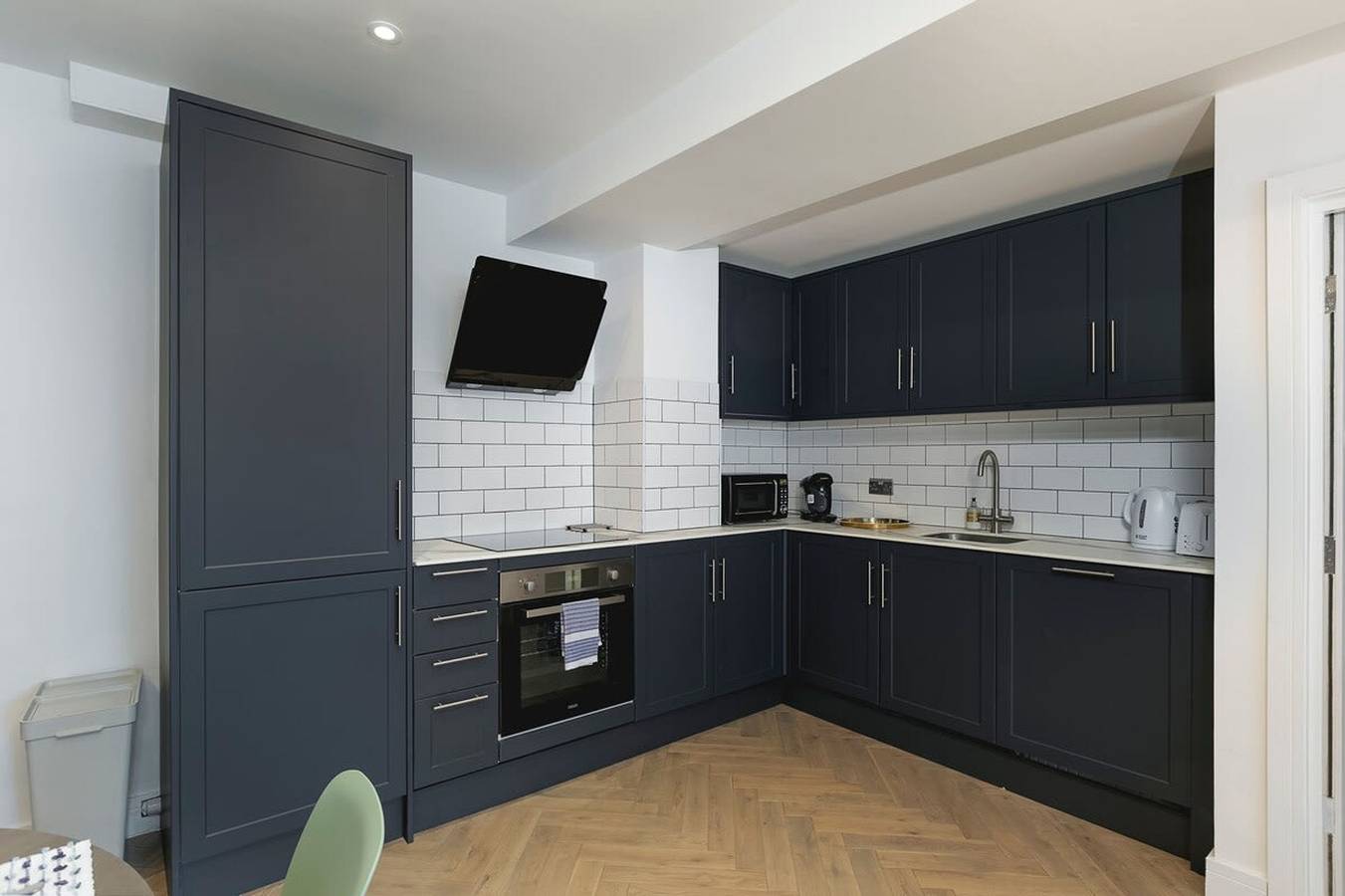 Ganze Wohnung, Bright   Spacious Condo Free Parking 5min to Beach in Hove, Brighton