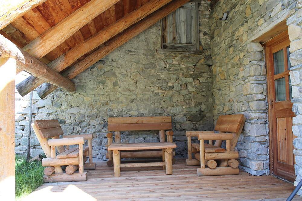 10215 chalet, sauna, jacuzzi, hammam et frigidarium. in Cervières, Région de Briançon