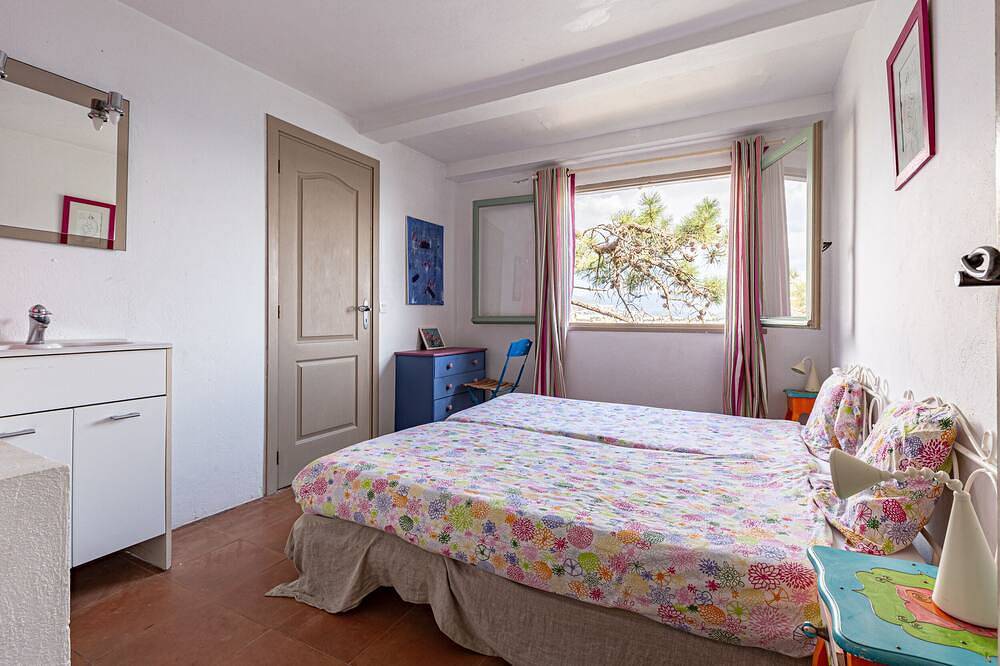 Villa Pieds Dans L'Eau, 2 à 10 personnes,calme, 200 m village, Vue panoramique in Théoule-sur-Mer, Massif de l'Esterel