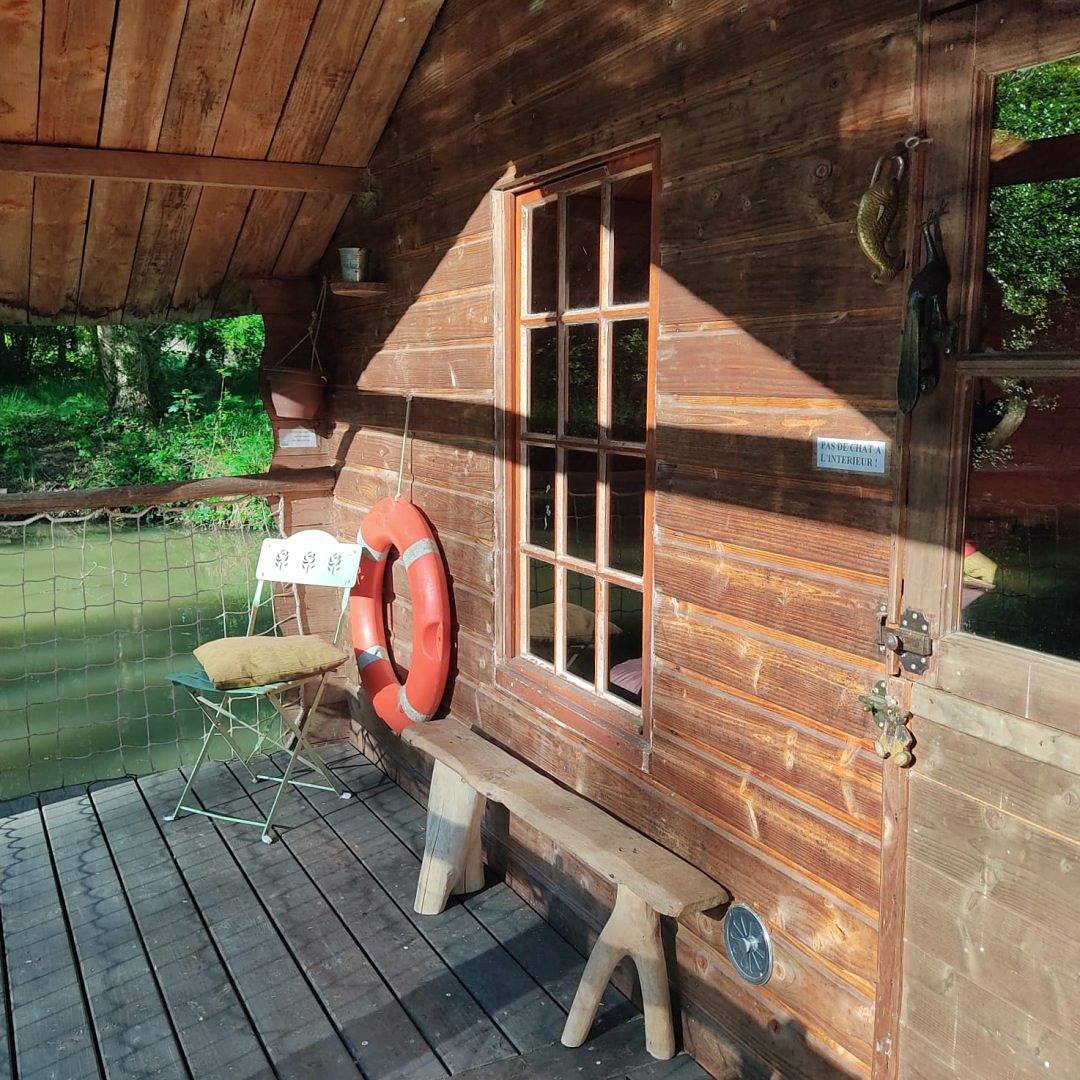 La parenthèse Cabane flottante dans 7 hectares de nature in Cré-sur-Loir, Vallée de la Loire