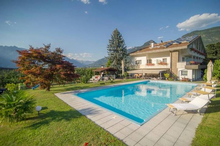 B&B für 3 Personen, mit Balkon und Terrasse sowie Garten und Pool in Lana