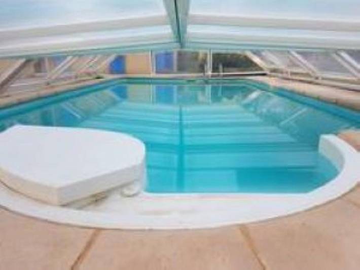 Chalet pour 2 personnes, avec Terrasse et Jardin ainsi que Piscine et Vue