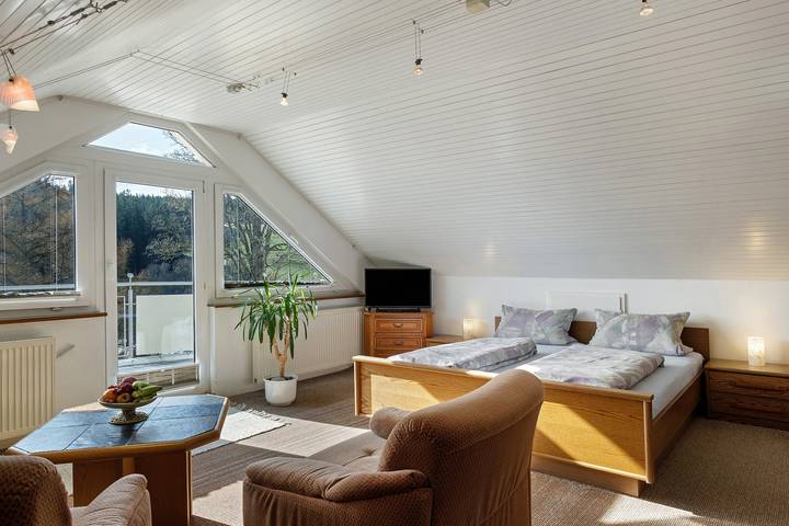 Entire studio, Studio 'Rohrhardsberg, 58qm' with Balcony and Wi-Fi in Schönwald im Schwarzwald, Southern Black Forest