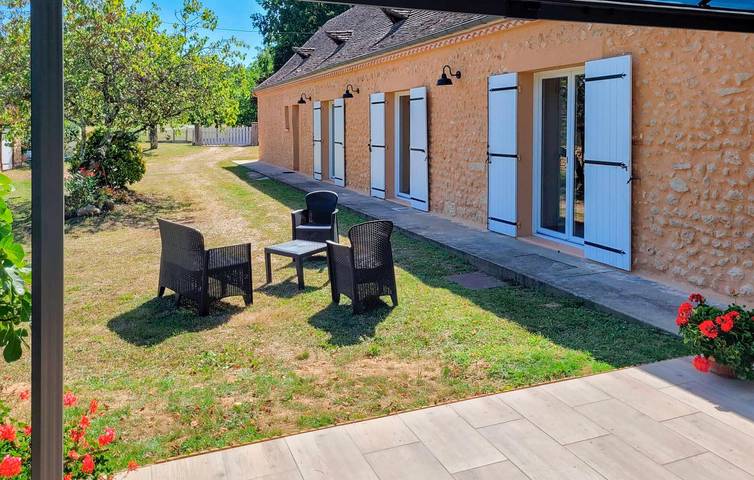 Location de vacances pour 6 personnes, avec Terrasse et Jardin à La Douze - 2