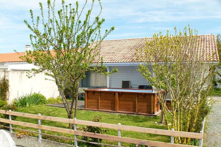 Holiday rental for 2 people, with terrace and garden in Royan