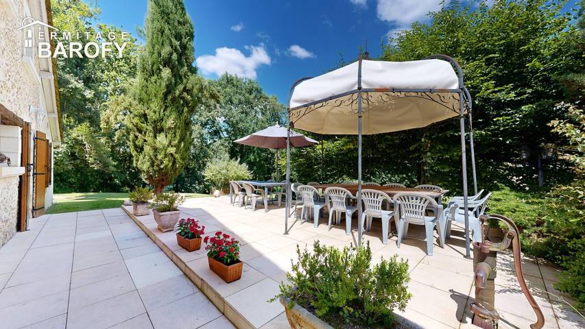 Gîte pour 15 personnes, avec jardin ainsi que terrasse et piscine en Dordogne - 2