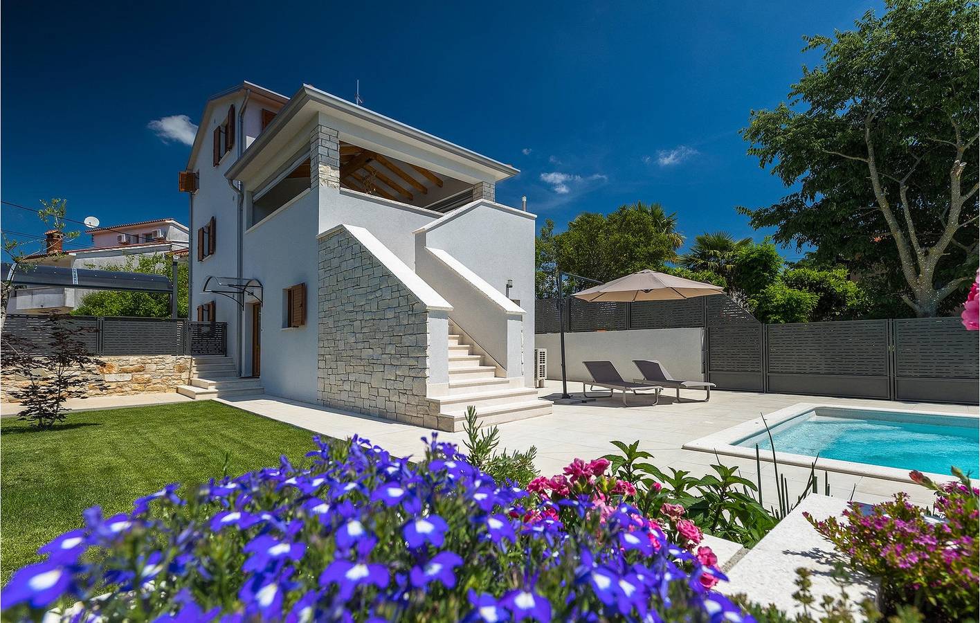 Geräumige 2-Zimmer-Wohnung mit Pool, WLAN und Parkplatz in der Nähe des Flusses Raša in Kršan, Ostküste Istrien