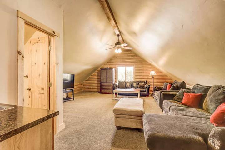 Vacation house for 14 people, with pool and hot tub in Zion National Park