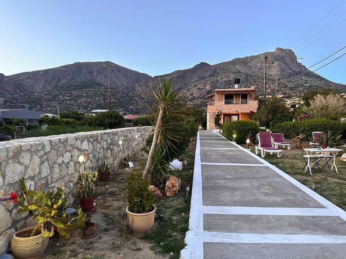 Location de vacances pour 6 personnes, avec Balcon et Terrasse ainsi que Jardin et Vue dans Keratokambos - 2