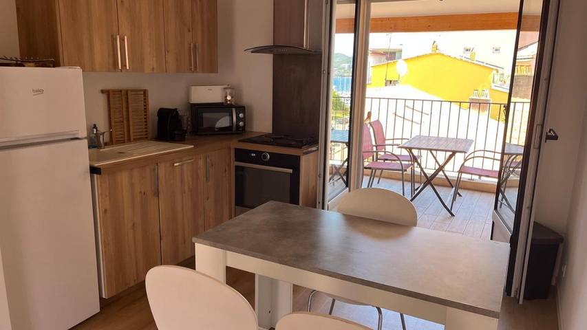 Gîte pour 2 personnes, avec terrasse et vue dans Plage Saint Francois Ajaccio - 4