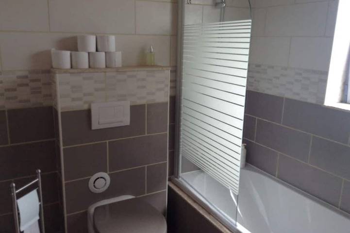 Gîte pour 7 personnes, avec piscine et balcon à Saint-Hippolyte-de-Montaigu - 2