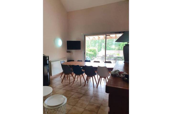 Location de vacances pour 11 personnes, avec terrasse ainsi que jacuzzi et jardin à Saint-Rome-de-Tarn