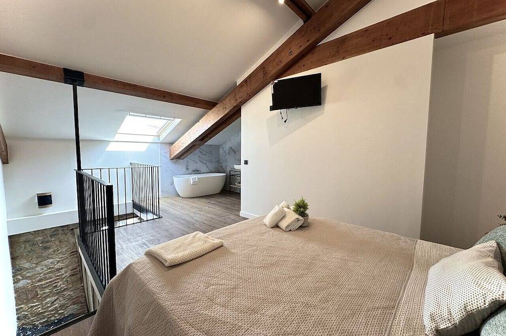 Entire apartment, Casa De Postas - Superior Duplex in Meruelo, Cantabrian Coast