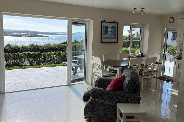Location de vacances pour 8 personnes, avec balcon et jardin dans Schull