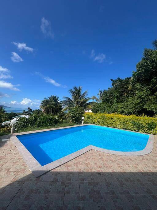 Villa pour 8 personnes, avec piscine ainsi que jardin et vue