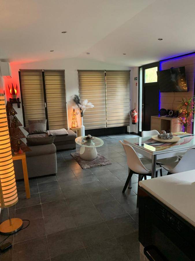 Gîte pour 4 personnes, avec vue et jardin ainsi que terrasse et vue sur le lac à Comblain-au-Pont - 4