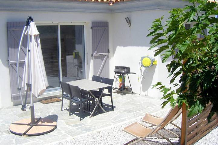 Villa pour 2 personnes, avec terrasse et jardin, animaux acceptés à Monticello