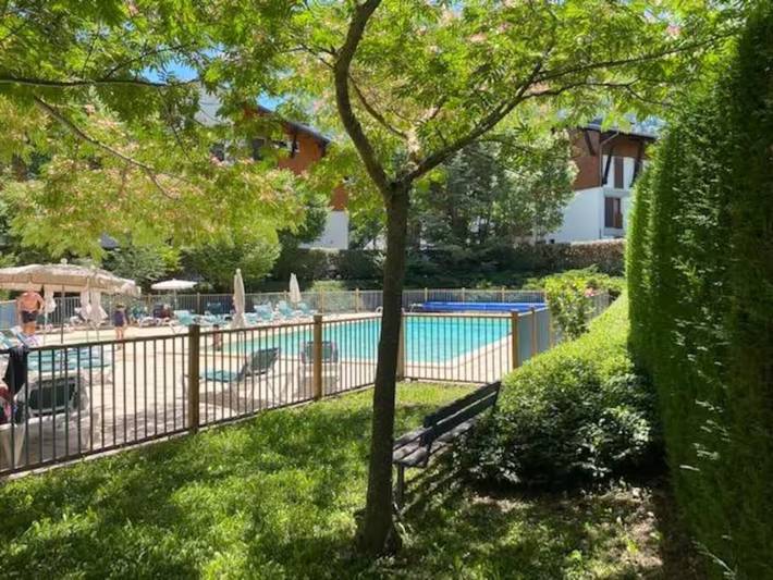 Entire apartment, Apartment 'Bel Appartement À Saint-lary-soulan' with Mountain View and Shared Pool in Saint-Lary-Soulan, Pyrenees National Park