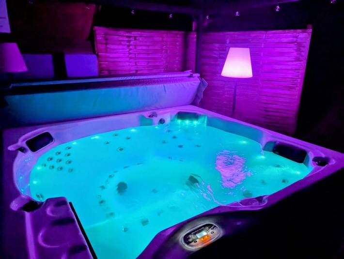 Location de vacances pour 14 personnes, avec jacuzzi et jardin à Wildersbach