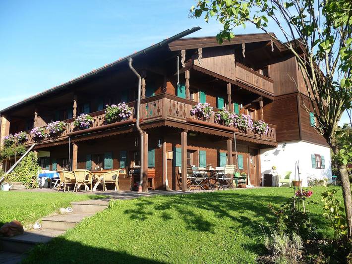 Ferienwohnung für 2 Personen, mit Terrasse und Garten sowie Seeblick und Ausblick am Tegernsee