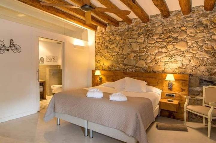 Gîte pour 22 personnes, avec jacuzzi ainsi que terrasse et jardin à Bordils - 2