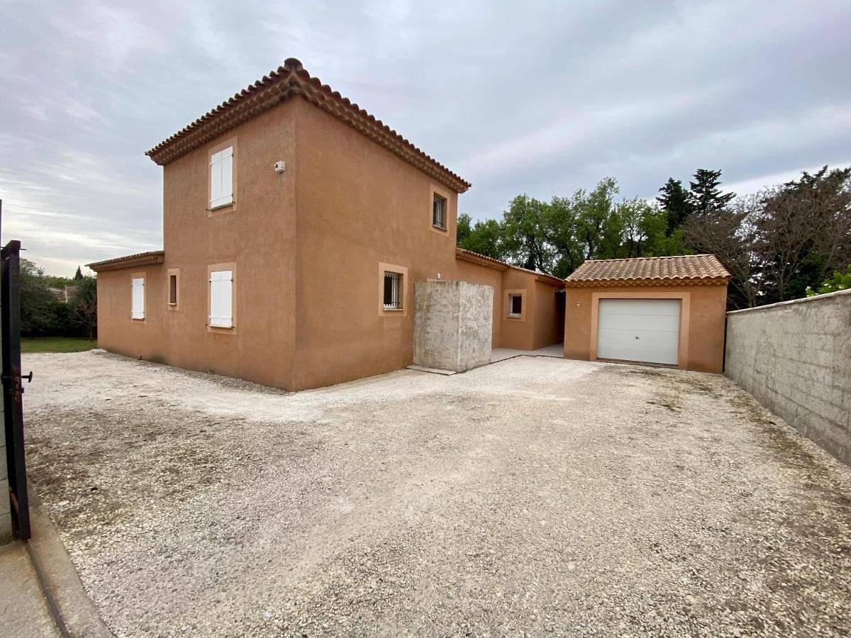 Four-Bedroom House in Visan, Enclave de Valreas