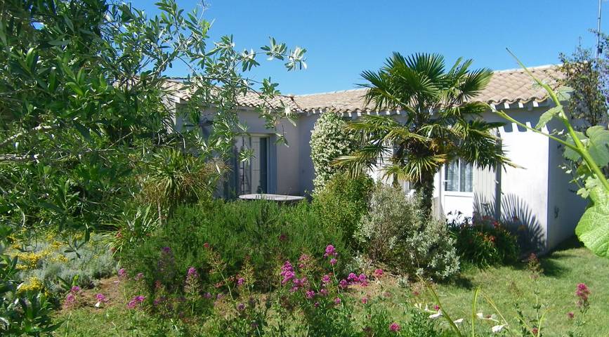 Gîte pour 5 personnes, avec terrasse et jardin