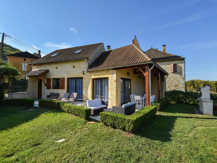 Location de vacances pour 6 personnes, avec terrasse, adapté aux familles à Montcléra