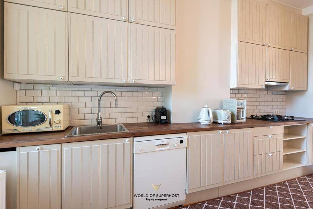 Five-Bedroom House in Oostende stadt, Oostende