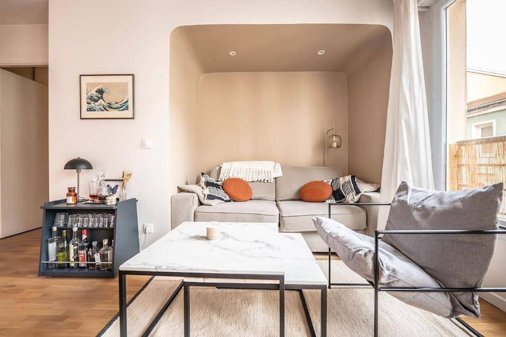 Appartement entier, One-Bedroom Apartment in Les Lilas, Seine-Saint-Denis