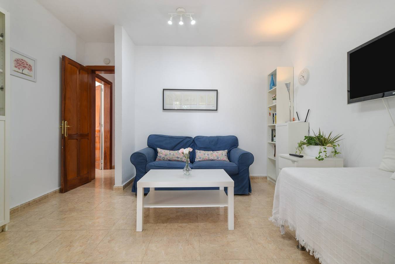 Holiday Home “Bungalow Playa Bastián” with Wi-Fi, Garden, Terrace & Pool in Playa Bastián, Teguise