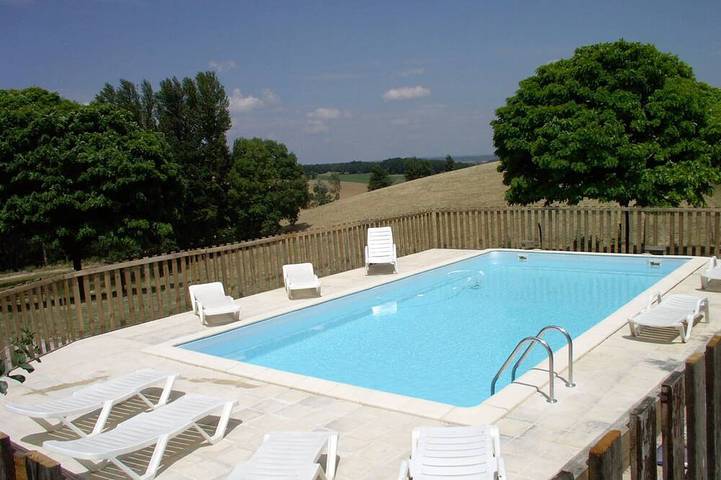 Location de vacances pour 7 personnes, avec terrasse et jardin, animaux acceptés à Beaugas