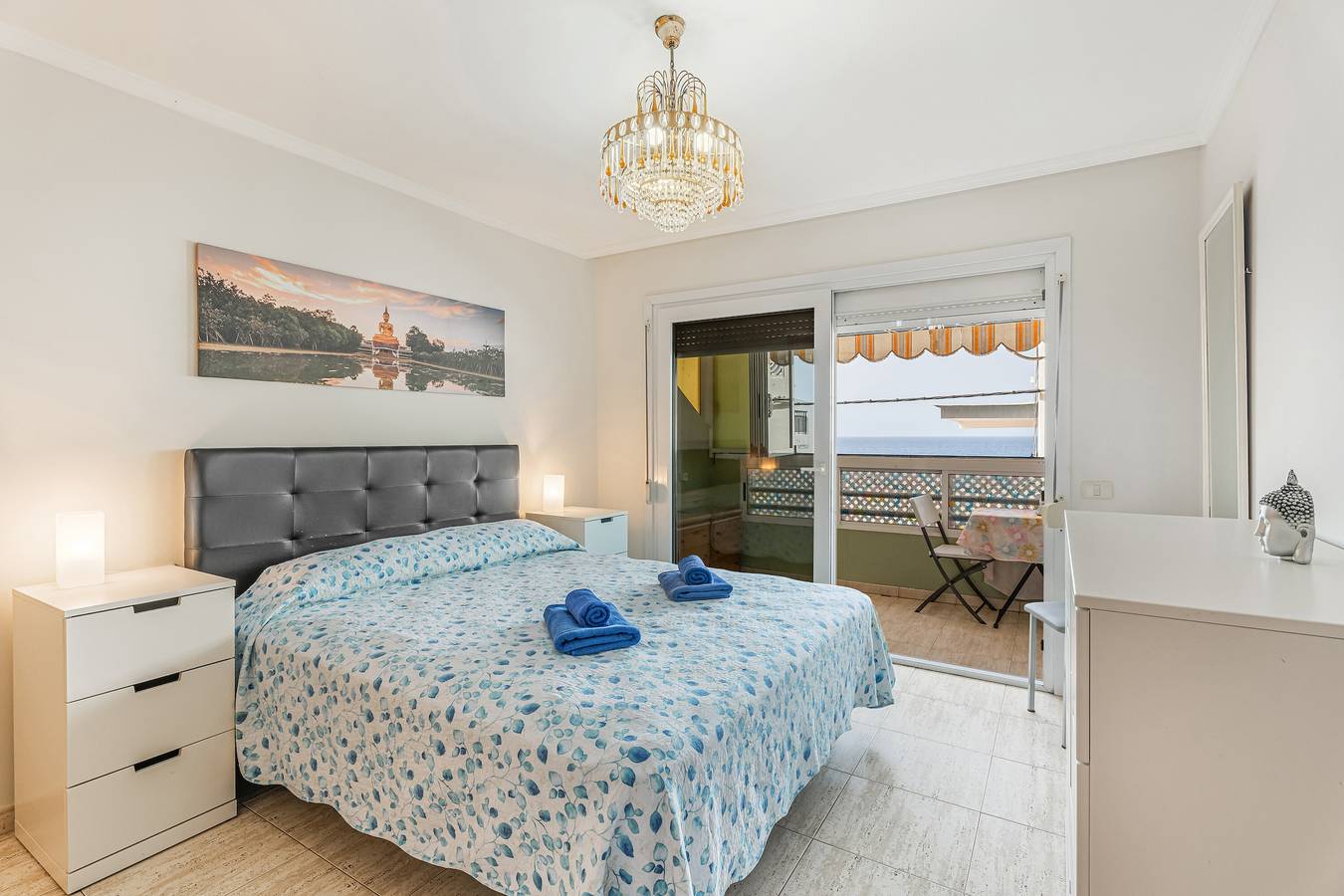 Apartamento entero, Apartamento Vacacional 'Ceyla 214' con Vista al Mar, Terraza Privada y Wi-Fi in Playa de las Américas, Arona